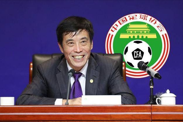 孟超回忆起姐姐被村长掐脖子的画面时不忍落泪，十分愧疚没能及时救回姐姐，并将姐姐的死归咎在年幼的自己身上